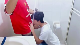 Futbolista Hetero Se Quita El Condon Para Follarme A Pelo Y Correrse Dentro De Mi Lindo Rump Twink